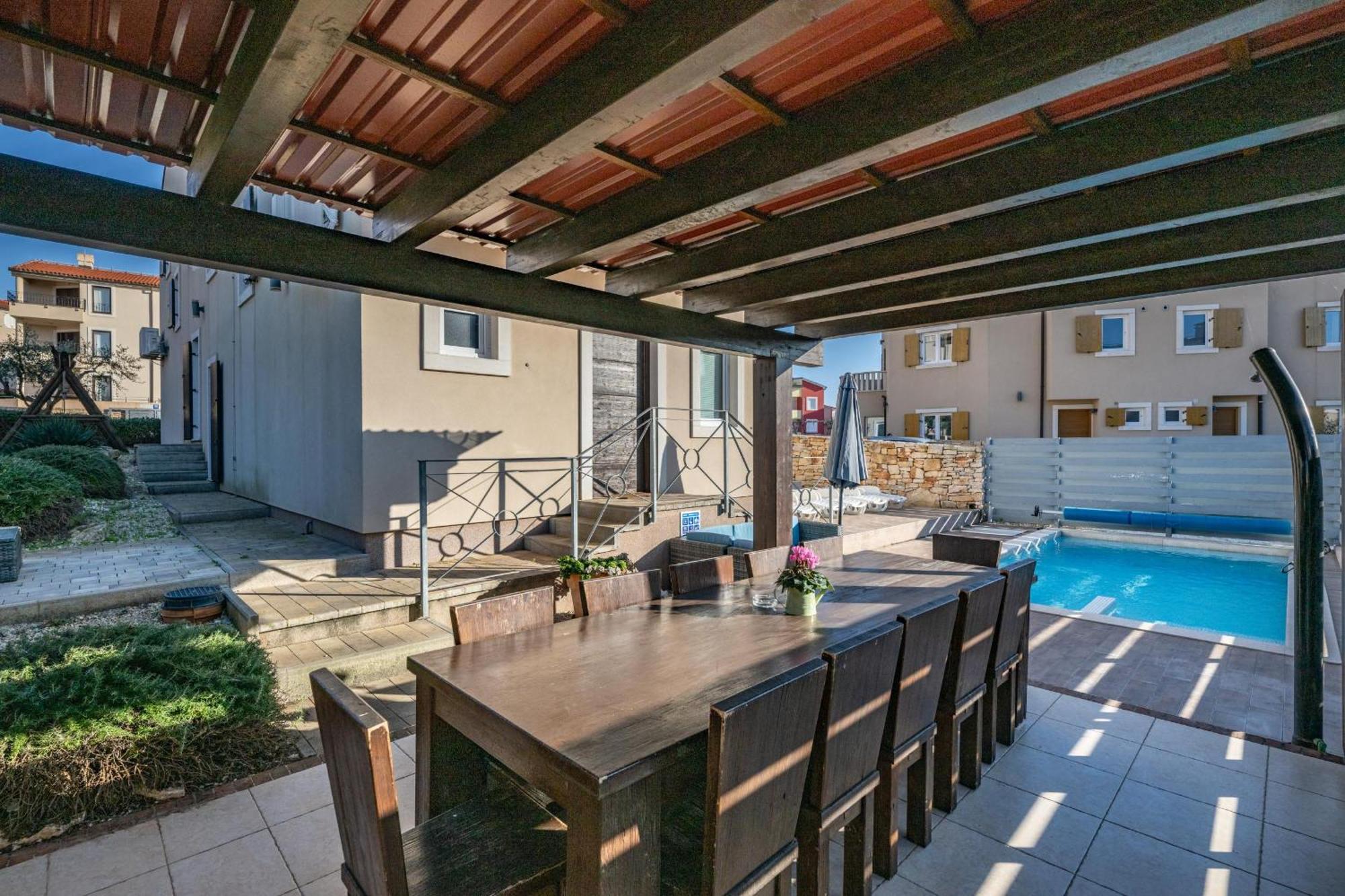 Villa Castagna Near The Sea With Private Pool And Sauna Premantura Exterior foto